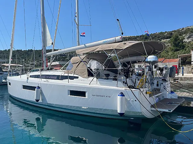 Sun Odyssey 410 - External image